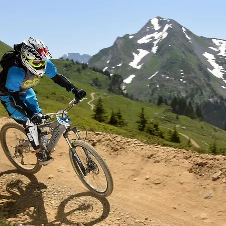 Chocolate Moose - Snow And Trek - * Morzine